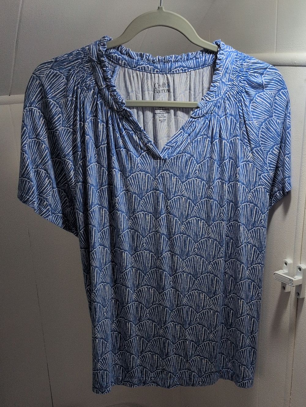 croft & barrow Blue Shell-Print V-Neck Short Sleeve Top